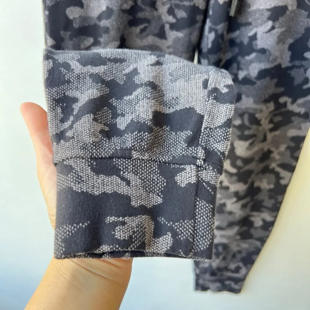 Lululemon Ready to Rulu joggers, black/gray camo, Size 6 A105